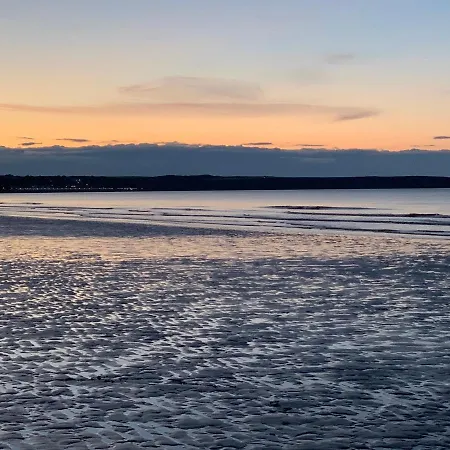 Sunrise Corner, The Bay Filey, Wi-fi, Pets, Pool Apartment