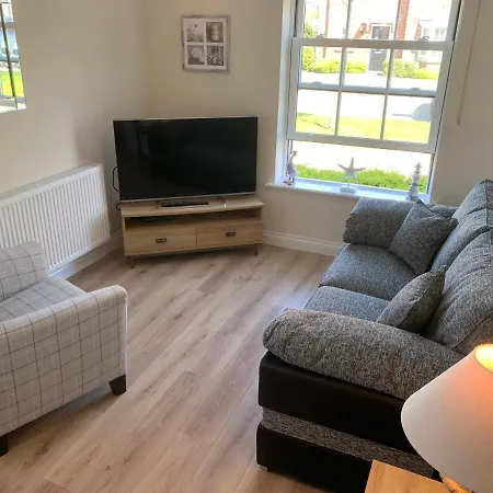 Sunrise Corner, The Bay Filey, Wi-fi, Pets, Pool Apartment Filey